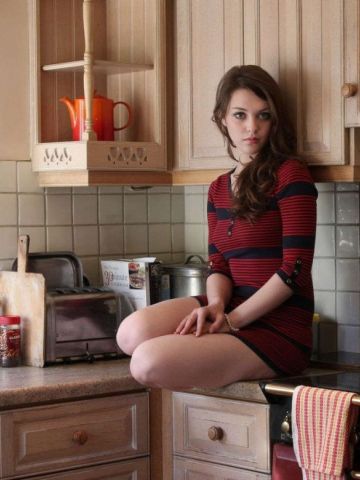 Элеонора Пышная Брюнетка Магнитка